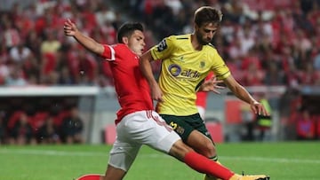 Las Águilas vencieron 2-0 al Paços de Ferreira y se acercan a tres unidades del sublíder en Portugal. El mexicano jugó sólo 20 minutos.