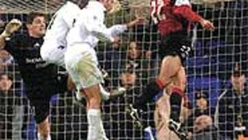 <B>MARCÓ EN EL BERNABÉU</B>. Sales batió a Casillas en su última visita del Valladolid a Chamartín.