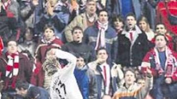 Beckham celebra el golque logró a pase de Robinho.