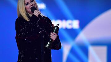 Avril Lavigne accepts the TikTok Juno Fan Choice Award as the Canadian Academy of Recording Arts and Sciences (CARAS) presents its 52nd annual Juno Awards in Edmonton, Alberta, Canada March 13, 2023. REUTERS/Ed Kaiser