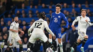 Real Madrid's Angolan midfielder Eduardo Camavinga (2L) vies with Chelsea's Portuguese striker Joao Felix (2R) during the Champions League quarter-final second-leg football match between Chelsea and Real Madrid at Stamford Bridge in London on April 18, 2023. (Photo by Glyn KIRK / AFP)