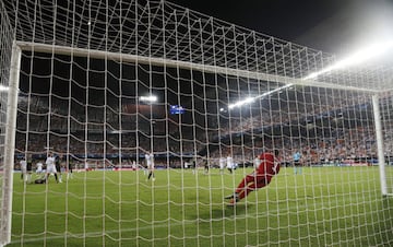 Wojciech Szczęsny detuvo un penalti lanzado por Dani Parejo.