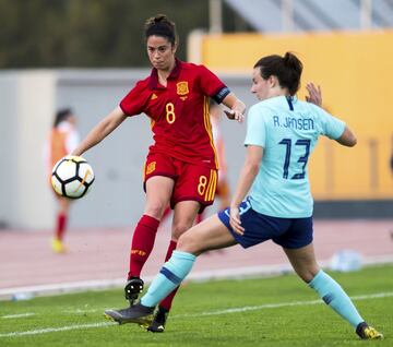 Es la capitana de la Selección y también del Barcelona. Es una de las piezas claves de este equipo y la jugadora con más partidos (85). Ya estuvo en el anterior Mundial de Canadá y fue titular.