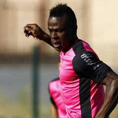 Granada begin search for another striker to replace Angulo