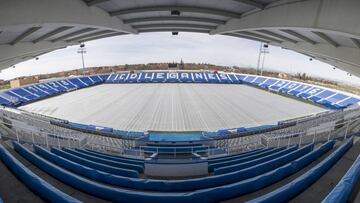 Butarque amanece cubierto por una gigantesca lona traslúcida