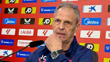 Joaquín Caparrós, este lunes en la Ciudad Deportiva del Sevilla.