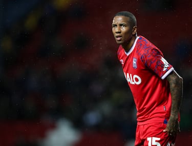  Es recordado por su etapa como extremo en el Aston Villa y el Manchester United, donde ganó la Premier League. A sus 40 años se encuentra en las filas del Ipswich Town F. C. de la EFL Championship de Inglaterra.