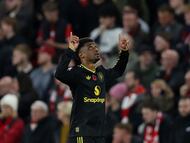 Amad Diallo’s late goal secures a point for Manchester United in a rollercoaster game against Nottingham Forest at the City Ground.