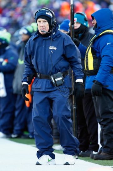 No sabemos si el bueno de Pete Carroll estaba entrenando a los Seahawks o esperando al sherpa para subir el Everest.