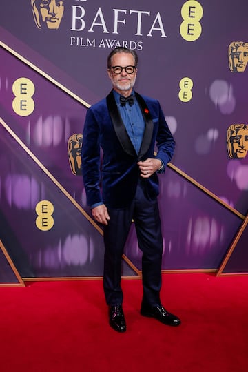 Guy Pearce posa en la alfombra roja de los premios BAFTA 2025 celebrados en el Royal Festival Hall del Southbank Centre de Londres.