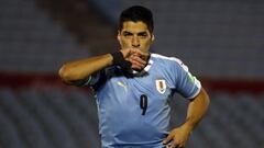 -FOTODELDIA- JJPANA5251. MONTEVIDEO (URUGUAY), 08/10/2020.- El jugador Luis Su&aacute;rez de Uruguay celebra un gol hoy, en un partido de las Eliminatorias Sudamericanas para el Mundial Catar 2022 entre las selecciones nacionales de Uruguay y Chile en el 