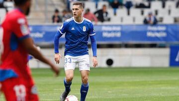 Un delantero, un pivote y un central, prioridades del Oviedo