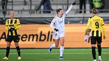 Bruun celebra su gol al H?cken en tierras suecas.