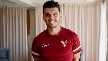 Rekik posa durante su entrevista.