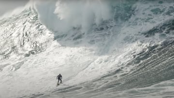 Nic Von Rupp en una ola gigante en Nazaré