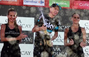 Froome storms to time trail win to slice Quintana’s lead