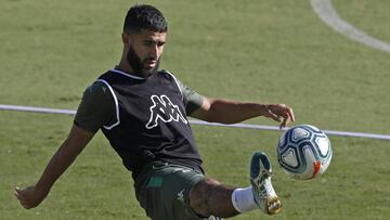 Nabil Fekir, durante un entrenamiento con el equipo verdiblanco.