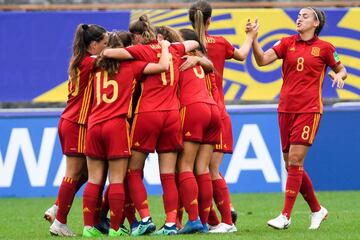 Aitana Bonmati celebra el primer gol del partido.