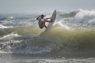 Nadia Erostarbe y Leticia Canales se cuelan en el Top15 de los ISA World Surfing Games