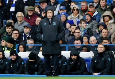 Apenas dos semanas estuvo Ancelotti en el paro. Dirigió su último partido con el Nápoles el 10 de diciembre de 2019 (victoria por 4-0 al Genk en Champions) y el 26 de diciembre de 2019 ya estaba sentando en el banquillo de Goodison Park en el tradicional Boxing Day. Se estrenó con triunfo (1-0) ante el Burnley en la primera de las 25 victorias que consiguió en la Premier. Un balance que se completó con 14 empates y 19 derrotas en 58 partidos.