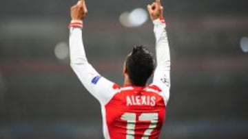 Pese al irregular inicio de Arsenal, Alexis Sánchez destacó y mantuvo al equipo con vida.