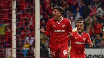        Oscar Haret Ortega celebrates his goal 1-0 of Toluca during the game Toluca vs America, corresponding to the Semifinals first leg match of the Torneo Apertura 2022 of the Liga BBVA MX, at Nemesio Diez Stadium, on October 19, 2022.

<br><br>

Oscar Haret Ortega celebra su gol 1-0 de Toluca durante el partido Toluca vs America, correspondiente al partido de ida de Semifinales del Torneo Apertura 2022 de la Liga BBVA MX, en el Estadio Nemesio Diez, el 19 de octubre de 2022.