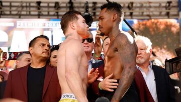 LAS VEGAS, NEVADA - SEPTEMBER 29: Undisputed super middleweight�champion Saul �Canelo� Alvarez of Mexico (L) and Jermell Charlo face off during their weigh-in at Toshiba Plaza on September 29, 2023 in Las Vegas, Nevada. Alvarez will defend his titles against Charlo at T-Mobile Arena on September 30 in Las Vegas.   Sarah Stier/Getty Images/AFP (Photo by Sarah Stier / GETTY IMAGES NORTH AMERICA / Getty Images via AFP)