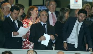 El presidente del Real Madrid Florentino Pérez y el vicepresidente ejecutivo del Málaga Moayad Shatat en el palco.