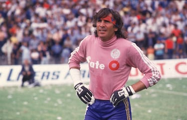 El exportero argentino y comentarista televisivo durante décadas, falleció en Argentina a los 80 años el 20 de abril de 2025. En el conjunto Xeneize conquistó dos Libertadores y una Copa Intercontinental, además de tres campeonatos locales. Defendiendo la camiseta de Boca protagonizó una gran rivalidad con Fillol, el guardameta de River, que era lo contrario en personalidad al Loco.