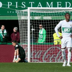 Aprobados y suspensos en el Elche: la expulsión de Carmona, clave