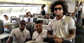 Danilo, Casemiro y Marcelo en el avión del Madrid, con destino a Montreal.