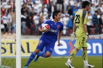 En la final del Apertura, la U perdió 2-0 la ida, pero en la revancha Canales brilló con tres goles para el heroico 4-1 de los azules y el título.