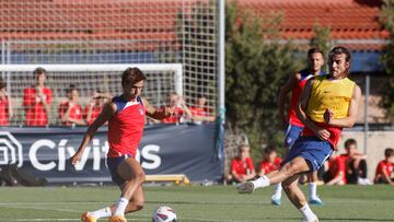 Söyüncü y João Félix, en un entrenamiento del Atlético la pretemporada del verano de 2023.
