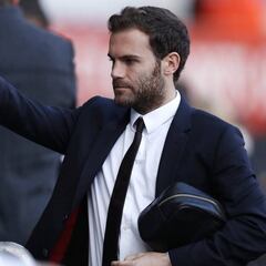 Mata dona el 1% de su salario e invita a futbolistas a imitarle