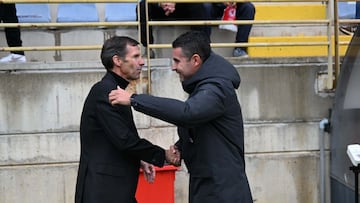 Fran Justo saluda a Ziganda antes del pitido inicial.