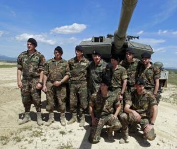 Carlos Sainz en la Brigada Acorazada Guadarrama XII en el Goloso.