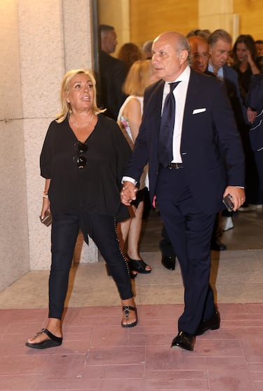 Carmen Borrego y José Carlos Bernal salen de la iglesia después de haber asistido a una misa funeral en memoria de María Teresa Campos.