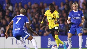 BIRMINGHAM, ENGLAND - AUGUST 16: Yaser Asprilla of Watford is challenged by Juninho Bacuna of Birmingham City during the Sky Bet Championship between Birmingham City and Watford at St Andrews (stadium) on August 16, 2022 in Birmingham, England. (Photo by Ryan Pierse/Getty Images)