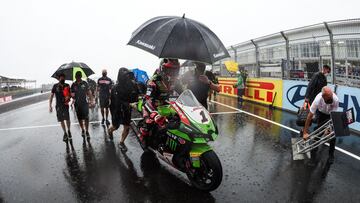 Rea se retira de la parrilla de salida de Indonesia tras la cancelaci&oacute;n de la carrera 1.