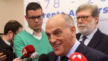 Tebas, después de la conferencia.