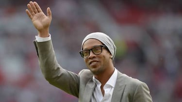 Ronaldinho close to sealing his return to Barcelona