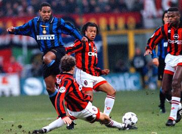 Temporadas en el FC Inter: 2004-05
Temporadas en el AC Milan: 1996-97