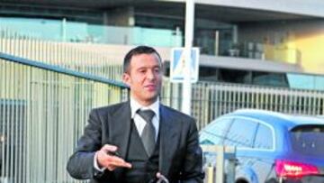 Mendes viajó a Manchester para tratar el futuro de De Gea