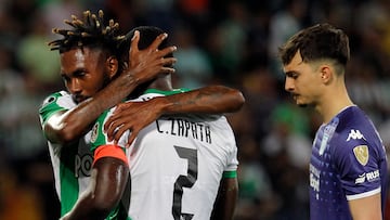 Atletico Nacional's defender Cristian Zapata (C) celebrates with a teammate next to Racing's goalkeeper Matias Tagliamonte (R) after scoring during the Copa Libertadores round of 16 first leg football match between Colombia's Atletico Nacional and Argentina's Racing Club at the Atanasio Girardot stadium in Medellin, Colombia, on August 3, 2023. (Photo by Fredy BUILES / AFP)