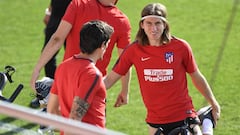 El lateral izquierdo, Filipe Luis, durante un entrenamiento del Atl&eacute;tico de Madrid.