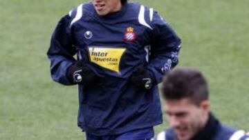 <b>EN SOLITARIO. </b>Shunsuke Nakamura, corriendo en una entrenamiento en la Ciudad Deportiva.