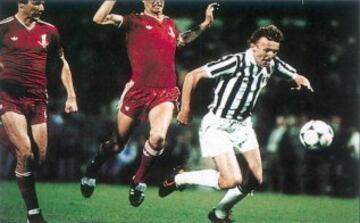 29/05/1985 FINAL: JUVENTUS - LIVERPOOL
El colegiado suizo André Daina señaló como penalti una falta cometida por Gillespie sobre Boniek un metro fuera del área.