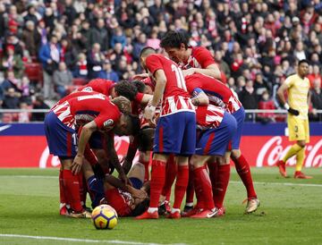 Pase al espacio de Thomas para dejar solo a Costa ante Bono, el brasileño la deja perfecta de cabeza y el francés remata a placer de volea para abrir el marcador. Diego Costa se queda tendido en el suelo sin consecuencias