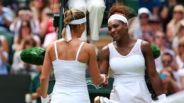 Serena Williams saluda a Mandy Minella.