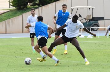 Umar Sadiq en su etapa con el Almería.